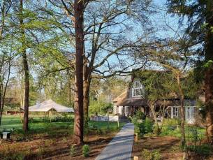 FLASHDEAL! ⚡ Landgoedhotel in de bossen bij Zutphen incl. ontbijt, 3-gangendiner & GRATIS parkeren!