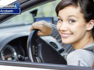 10 rijlessen (Ã  60 min) + praktijkexamen