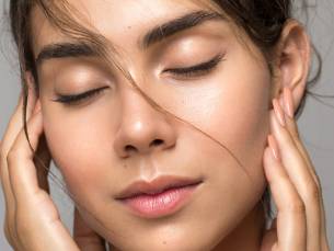 Wenkbrauw- en/of wimperbehandeling naar keuze