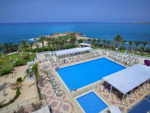 Queen's Bay Hotel