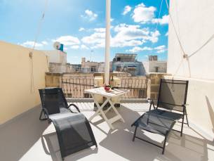 Well Located Townhouse & Courtyard Kalka