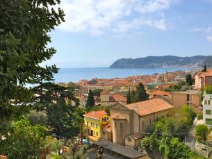 Halfpension in een historisch art-nouveau hotel uit 1930 op een TOPLOCATIE nabij het strand in Alassio, Liguri&euml;