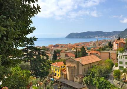 Halfpension in een historisch art-nouveau hotel uit 1930 op een TOPLOCATIE nabij het strand in Alassio, Liguri&euml;