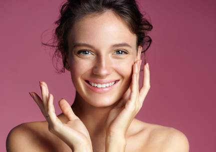 Gezichtsbehandeling (45 of 60 min), massage (45 min) of wenkbrauwbehandeling (30 min)