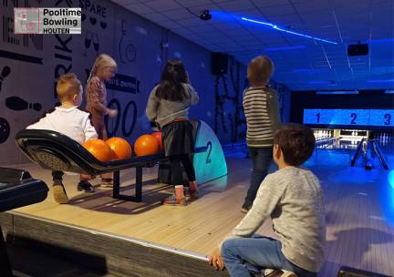 1 uur bowlen bij Pooltime Bowling Houten