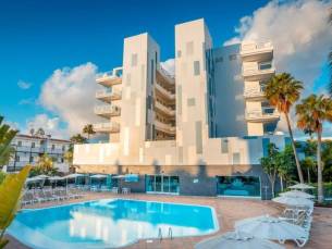 4*-Adult Only hotel met rooftopbar & zwembad nabij het strand in Playa del Inglés o.b.v. halfpension of all-inclusive!