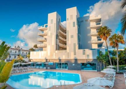 4*-Adult Only hotel met rooftopbar & zwembad nabij het strand in Playa del Inglés o.b.v. halfpension of all-inclusive!