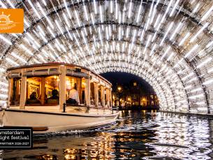 Rondvaart (75 min) + evt. onbeperkt drank tijdens Amsterdam Light Festival