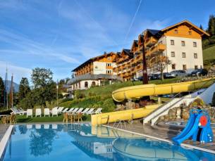 All-inclusive in een LUXE 4*-hotel met panoramisch uitzicht op bergen en vallei in Karinthi&euml;, Oostenrijk incl. tennis, karten, boogschieten en meer!