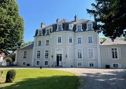 Ch&acirc;teau Cl&eacute;ry