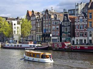 Verblijf op een duurzame hotspot in het hart van de Zuidas incl. ontbijt + NS treinretour