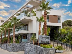 Lazar Lux & Beach Walk Apartment Suites