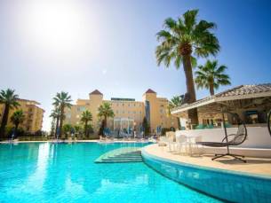 LUXE 5*-hotel aan het strand in Durr&euml;s, Albani&euml; incl. vlucht, transfer & ontbijt