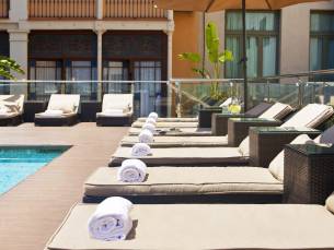 Tijd voor Barcelona! ???? Beleef een LUXE stedentrip met verblijf in een 4*-hotel met ZWEMBAD in Barcelona incl. vlucht & ontbijt