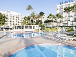 Ontspannen in de zon nabij het prachtige Malaga incl. vlucht en ontbijt of halfpension!