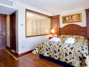 GLK PREMIER Regency Suites