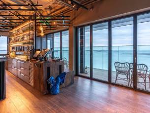 FLASHDEAL! ⚡️ 4-daags verblijf in een LUXE en duurzaam 4*-hotel in Amsterdam aan het IJmeer en bij het stadsstrand + heerlijk ontbijt & LUXE rooftopbar!