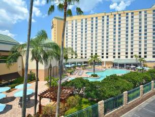 Rosen Plaza