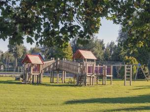 Stacaravan voor 4 personen op park aan de Ijssel