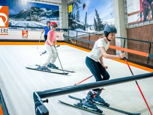 Ski- of snowboardles (60 min) + materiaal bij Ski-Mere