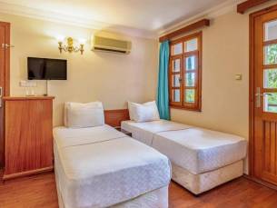 Perdikia Beach Hotel