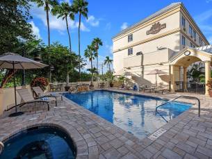 8 daagse vliegvakantie naar Bayfront Inn 5th Ave in naples, verenigde staten
