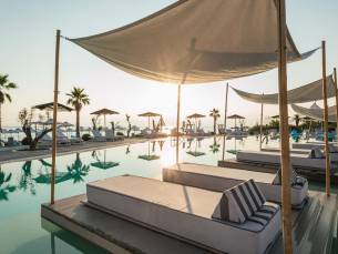 8 daagse vliegvakantie naar Blue Carpet Luxury Suites in pefkohori, griekenland