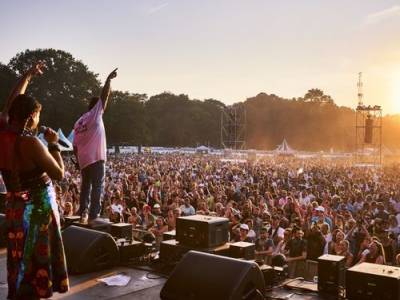 We love the 90's Festival