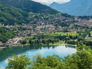 Geniet van een vakantie in Levico Terme incl. welkomstdrankje, ontbijt, 3-gangendiner en wijnproeverij!