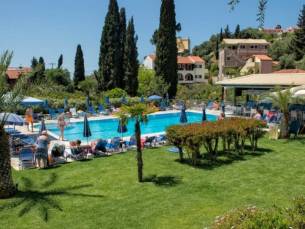 Geniet van het zonovergoten Corfu incl. vlucht en huurauto, ontdek stranden, dorpjes, authentieke Griekse cultuur en adembenemende natuur!