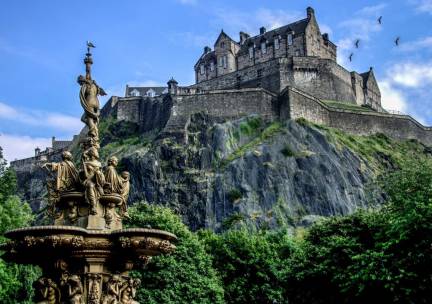 Ontdek met een fly & drive Schotland in 8 dagen naar Edinburgh, Oban, Loch Ness, kastelen en Schotse lekkernijen! Incl. vlucht, huurauto en ontbijt