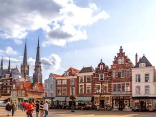 STUNT! ⚡ Verblijf in een monumentaal grachtenpand in het hart van Delft incl. ontbijt