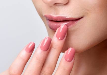 Nagelbehandeling naar keuze (90 min)