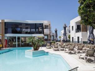 Golden Bay Hotel & Bungalows