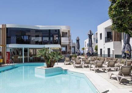 Golden Bay Hotel & Bungalows