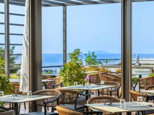 Heerlijk verblijf direct aan het idyllische strand in het prachtige Chalkidiki incl. vlucht en ontbijt!