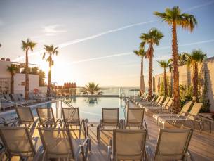 Benalm&aacute;dena Beach