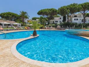 LUXE 4*-resort nabij het strand in Albufeira o.b.v. halfpension incl. vlucht en huurauto