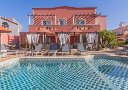 Geniet van de prachtige Algarve en verblijf in een 4*-boutique hotel in Lagos incl. vlucht, huurauto en ontbijt