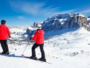 Ontdek winters Tirol vanuit een sfeervol familiehotel nabij de pistes van Innsbruck o.b.v. ALL-INCLUSIEVE & incl. G&auml;stekarte Hall-Wattens + skipas!