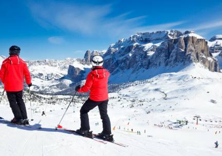Ontdek winters Tirol vanuit een sfeervol familiehotel nabij de pistes van Innsbruck o.b.v. ALL-INCLUSIEVE & incl. G&auml;stekarte Hall-Wattens + skipas!