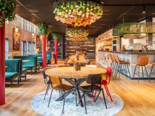 UNIEK locatie in Amsterdam Noord! Overnachten in een modern & creatief 4*-design hotel incl. ontbijt + NS treinretour!