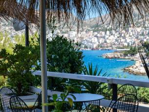 ZOMERSTUNT! ☀️ Verblijf direct aan het strand van Sarand&euml; in Albani&euml; incl. vlucht, huurauto en ontbijt