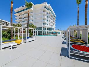 Tasia Maris Sands