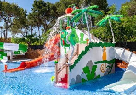 Geniet in het levendige Blanes op een gezellige familiecamping aan de Costa Brava
