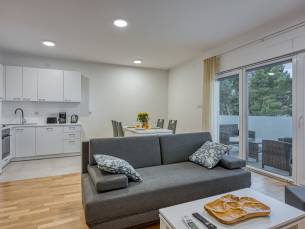 Cikat Bay Modern Apartment