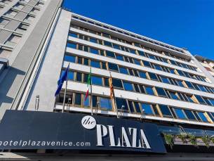 Plaza Venice