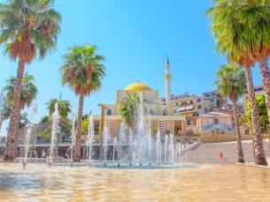 Ontspan aan de Albanese Rivi&egrave;ra: Verblijf in een DELUXE kamer in een 4*-hotel met buitenzwembad & wellness in Durr&euml;s incl. vlucht, transfer en ontbijt