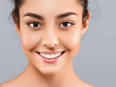 Microneedling-gezichtsbehandeling