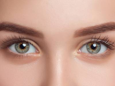Microblading wenkbrauwen + nabehandeling of henna brows + shapen
